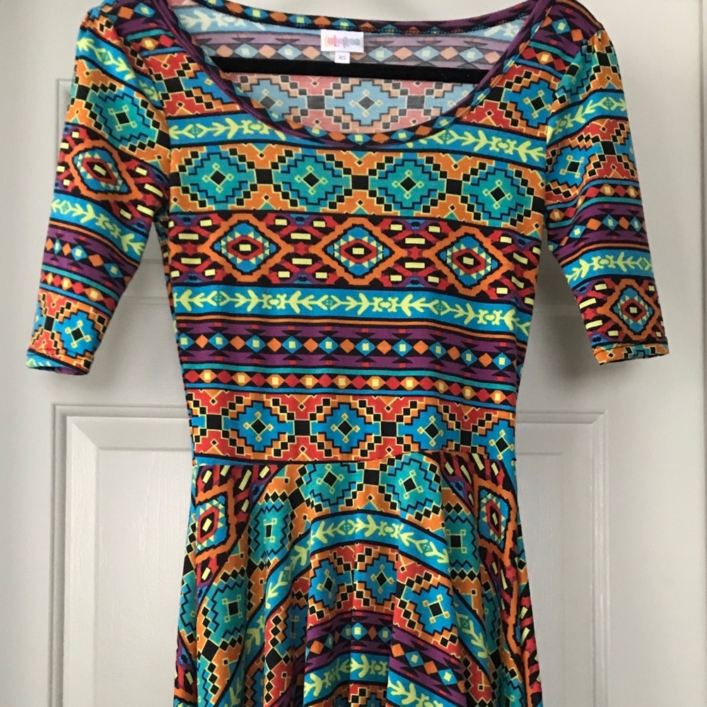 LuLaRoe Aztec XS Nicole NWOT Vintage Square Tag
